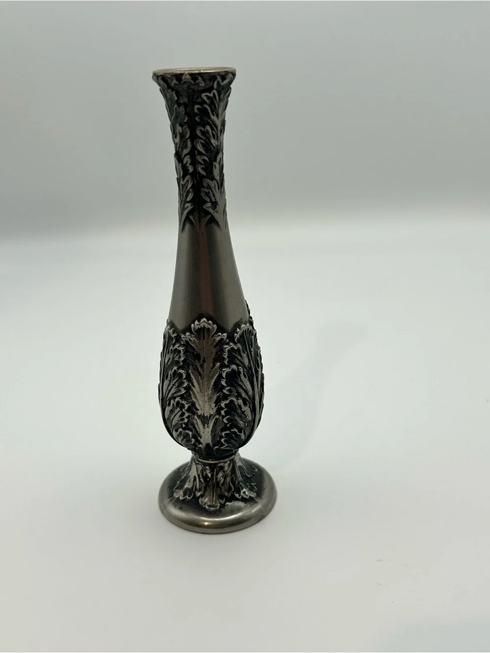 Vintage Art Nouveau Silver Plate Bud Vase w/ Classic Acanthus Leaf Design 7.5